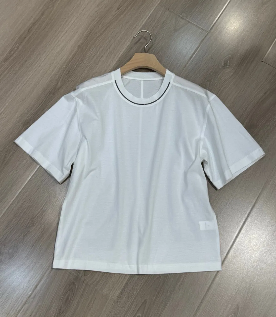 

Summer casual high-end elegant T-shirt