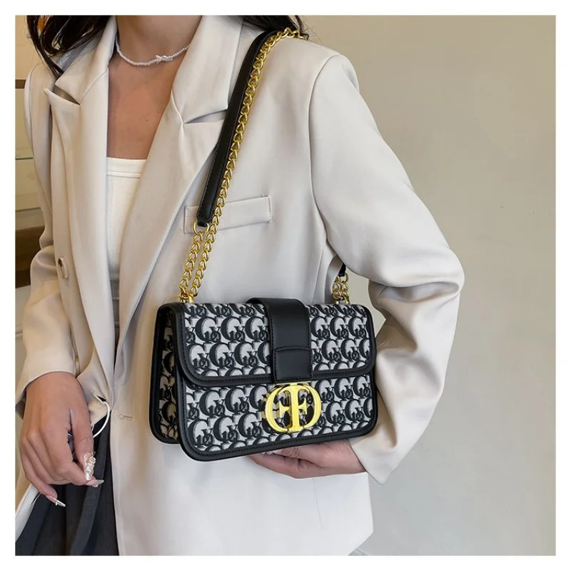 

High-End Women's Crossbody-Bag Made Of Premium Leather Boasting Paris Style And Casual Elegant Vintage Look​