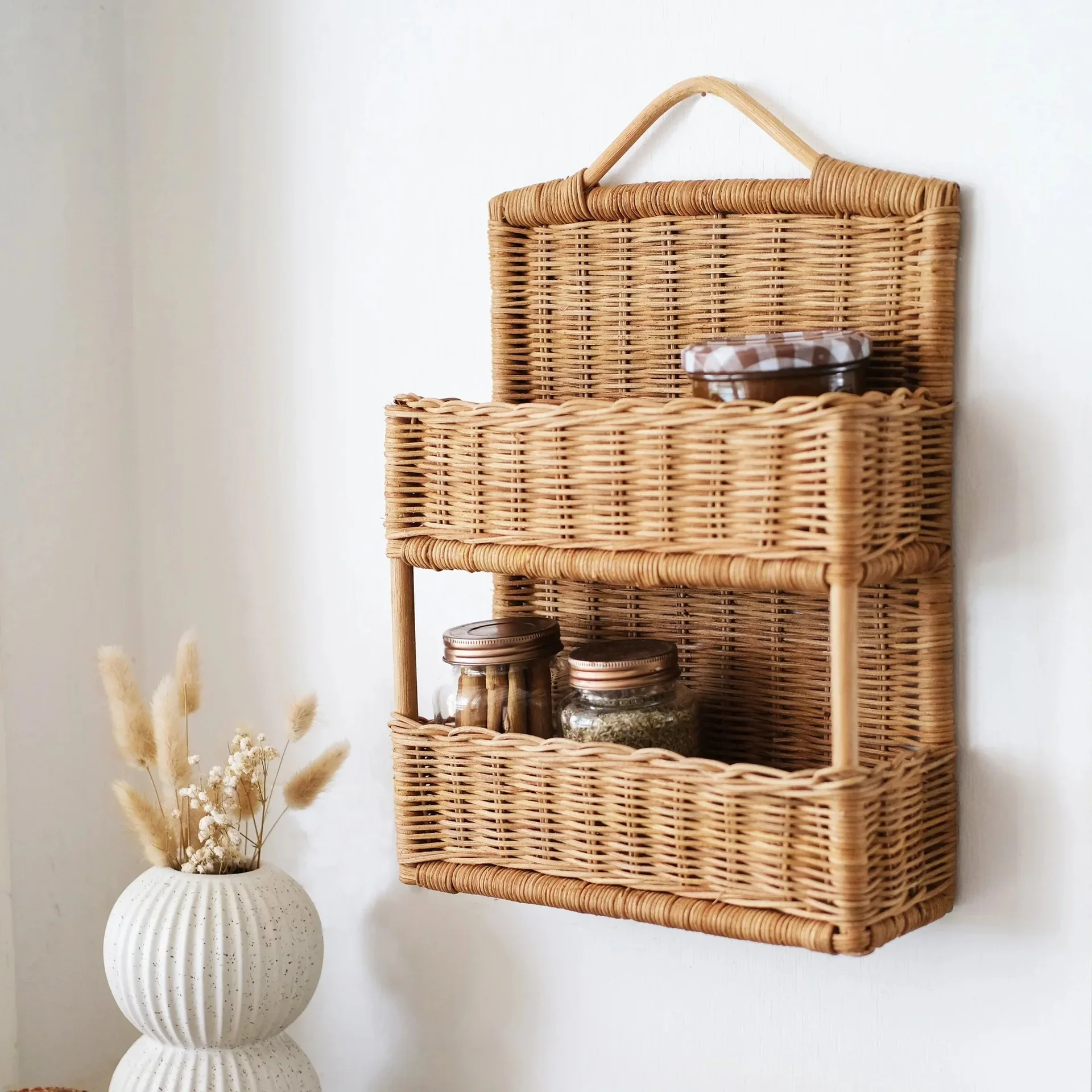 

Nordic style rattan wall hanging basket, bed and breakfast decorative storage basket, hand-woven storage box, solid wood