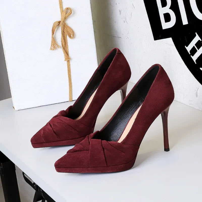 

Офисная карьера, летние женские туфли-лодочки, элегантные туфли из флока с узлом-бабочкой, тонкий каблук 10,5 см, однотонная женская обувь на платформе с острым носком, ангола, красный цвет