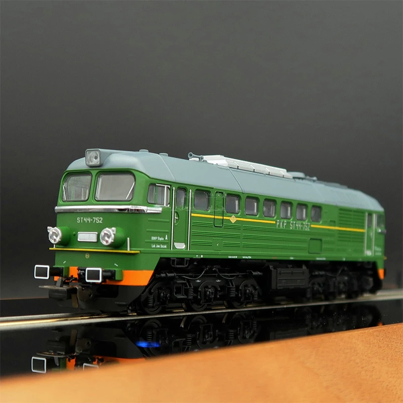 Train Model HO 1/87 Germany PIKO 52925 ST44 Poland PKP Fourth Generation M62 Headlight Digital Sound Effect Version