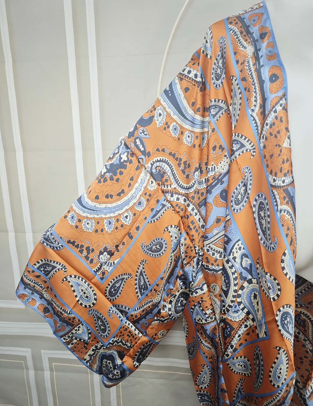 Frauen Sommer Strand Bikini Cover Up Modische Neue Stilvolle Schärpe Strickjacken Boho Gedruckt Seidige Sexy Dame Urlaub Kimonos Afrikanische