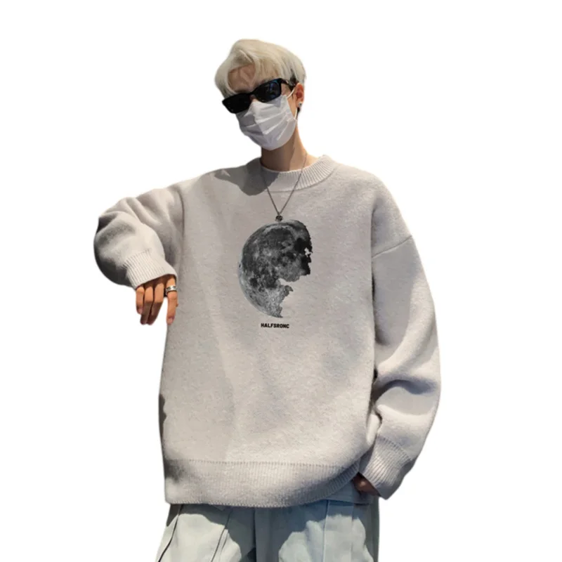 เสื้อสเวตเตอร์ผู้ชายไซส์ใหญ่ สไตล์ลำลอง ลายพระจันทร์ สีขาว สำหรับฤดูใบไม้ร่วง  ไซส์ 5XL  เสื้อถักแฟชั่นสำหรับผู้ชาย