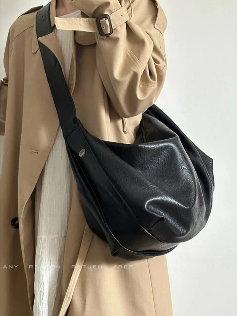 

Fashion Black Shoulder Bags Large Capacity PU Leather Single Ladies Handbag Shoulder Dumpling Bag Cross Body Bags for Women Men