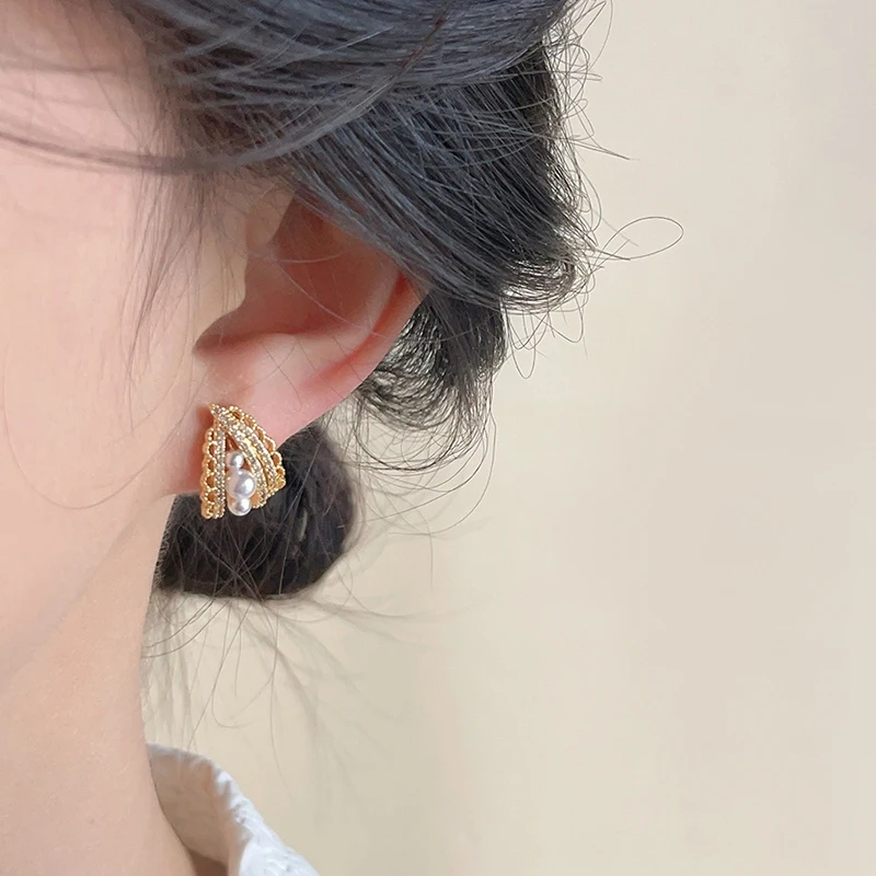 2024 Korean Copper Inlaid Zircon Pearl Mosquito Coil Ear Clips for Women Bride Earrings Fashion Simple Exquisite Party Jewelry
