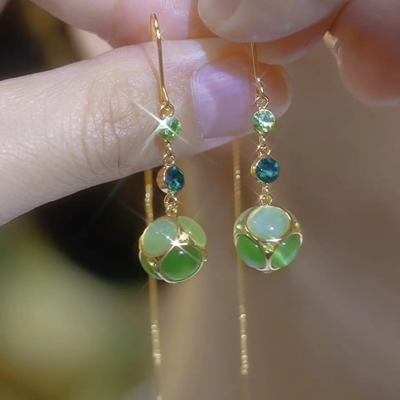 New model Simplicity Creativity Luxury with a touch of elegance  Green Set with diamonds Spherical  Alloy Long fringed earrings