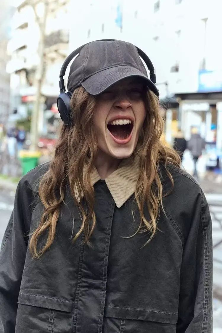 Wiosna 2024 Damska kurtka z wosku z kołnierzem, wyszczuplająca, elegancka, długa, o regularnej długości, luźny krój, modna odzież wierzchnia damska.