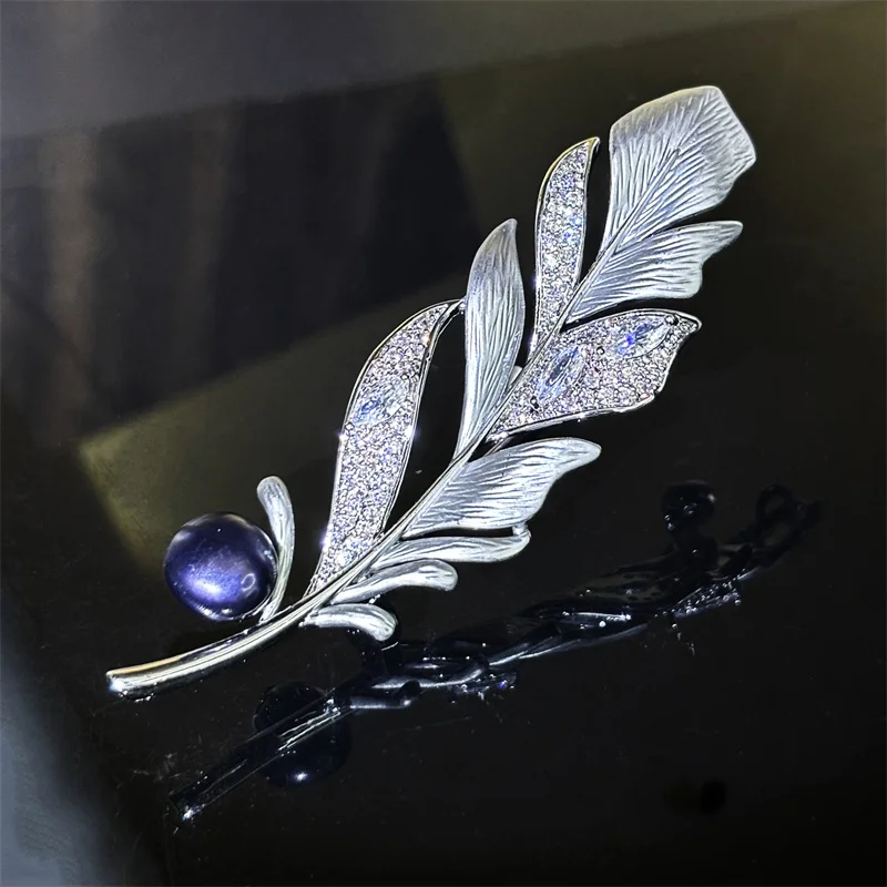 

OKILY Charming Frosted Leaf Brooch Cubic Zircon Leaves Broochpins for Man Freshwater Pearl Suit Coat Corsage Accessory Jewelry