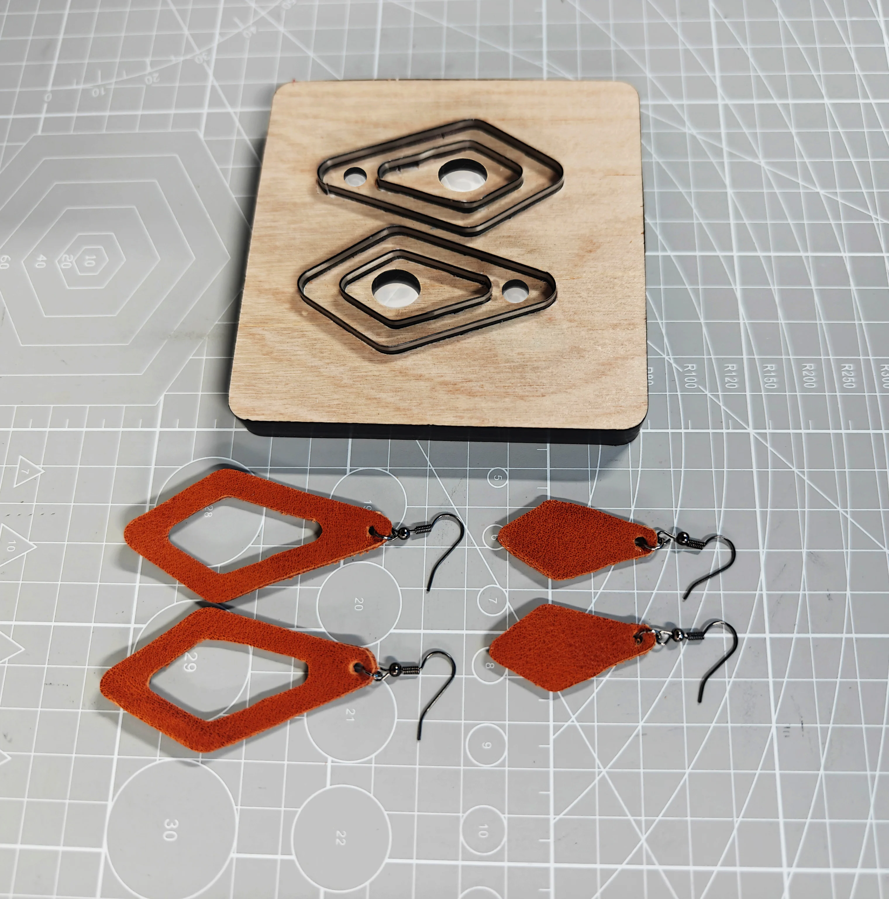 

1 piece Beautiful earring cutting mold, DIY handmade, high-quality leather cutting tool