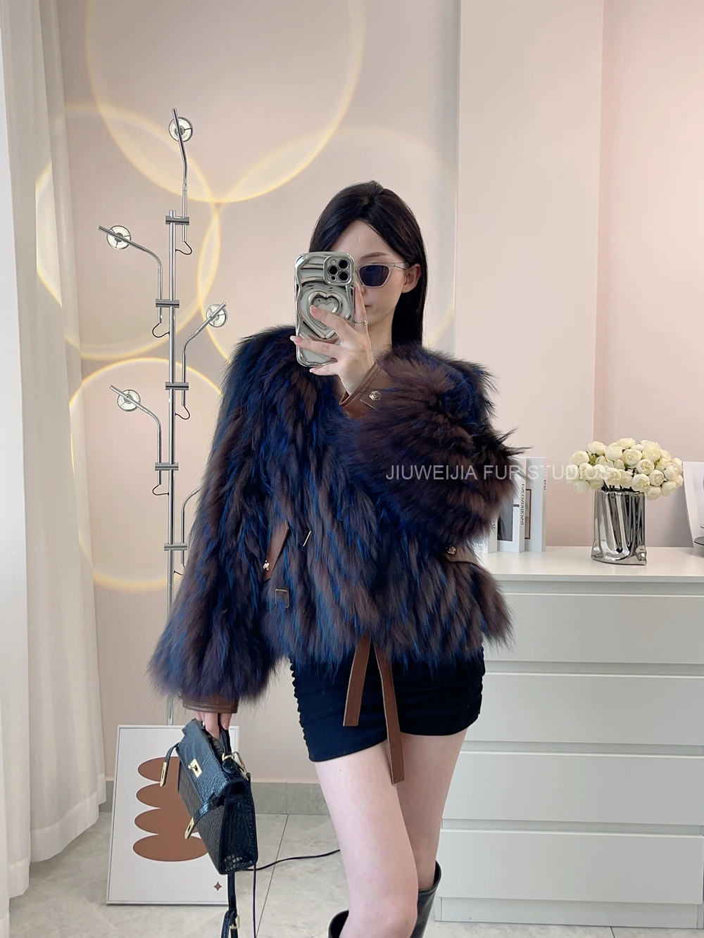 2026 Winter New Fur Strip Sewed Together Short Style Thin Raccoon Fur Fox Fur Coat Young Women's Coat