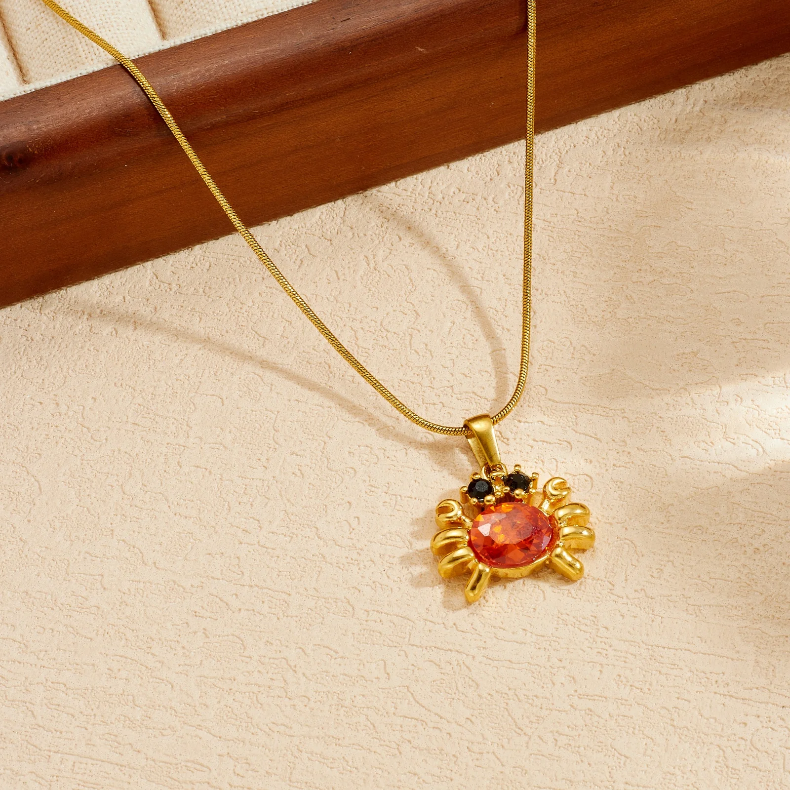 Edelstahl Luxus Orange-Rote Strass-Krabben-Anhänger Halskette Damen Ozean-Stil Trendige Halskette Urlaub