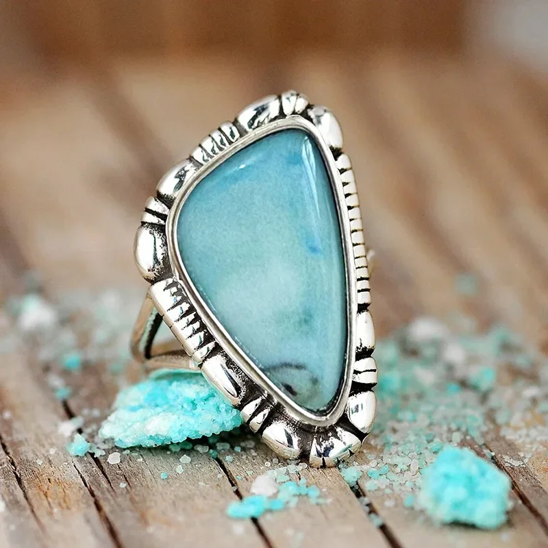 Elegant design with matching accessories, European and American new imitation marble retro irregular triangular geometric ring