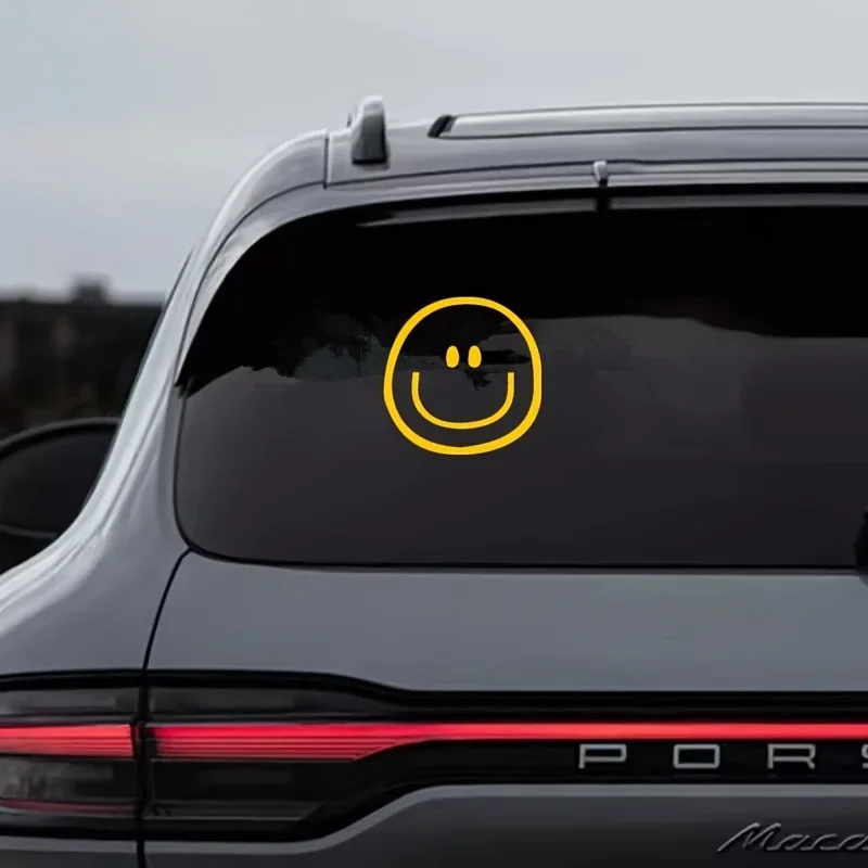 1PC 楽しいスマイリーフェイスカーステッカー、スタイリッシュなピンク&ホワイトデカール、車の外装インテリア用の耐久性のあるビニールステッカー、楽しい車の装飾