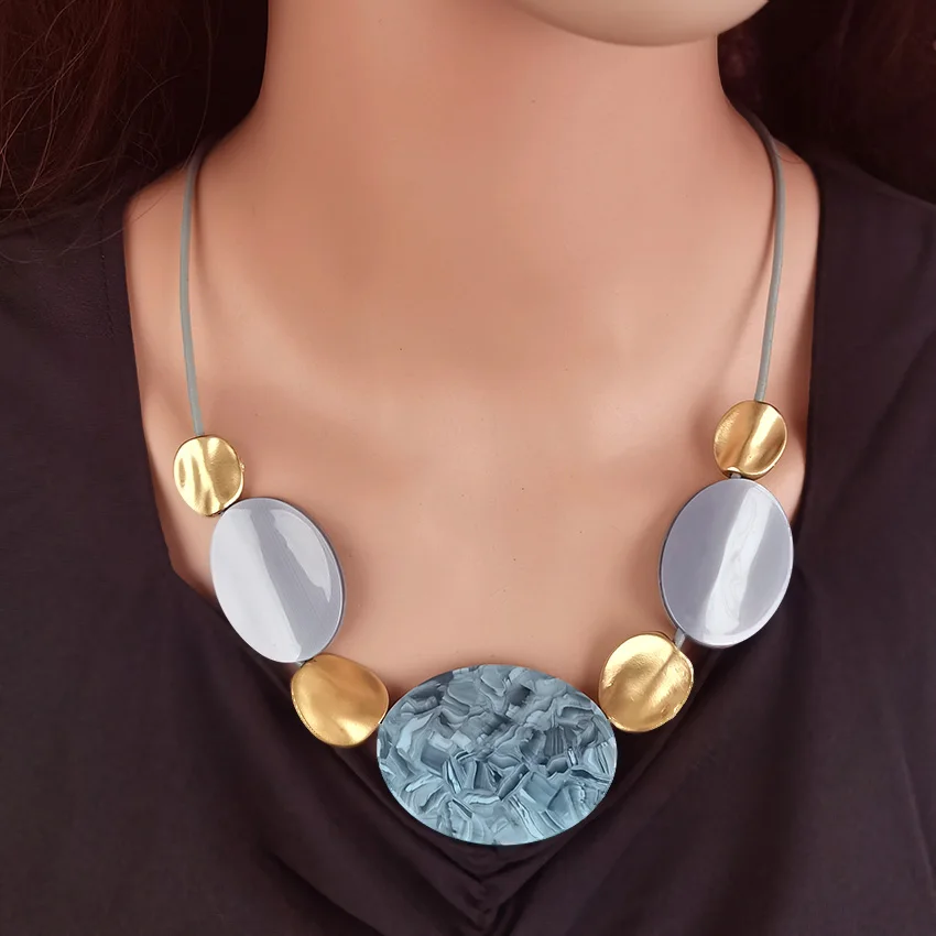 High Sense Acrylic Pendants Bib Necklaces for Women Exquisite Office Fashion Jewelry Gifts