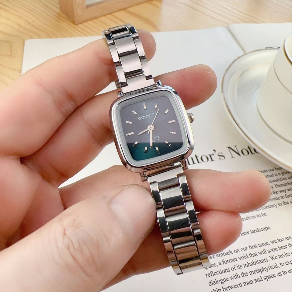 Women Watch Light Luxury Steel Strap Ladies Fashion Quartz Watches Advanced Simple Female Clock Bracelet Watch UTHAI