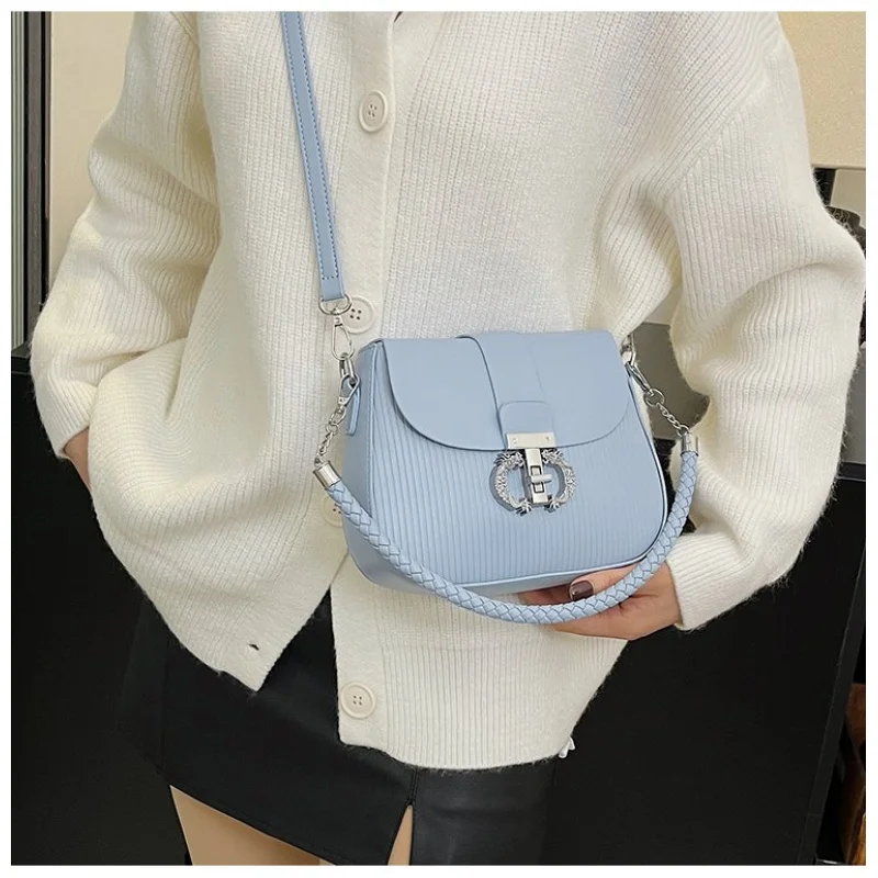 

Chic Women's Shoulder Bag Made Of Snake-Print Leather Featuring Trendy Paris Neat Lightweight Daily Style​