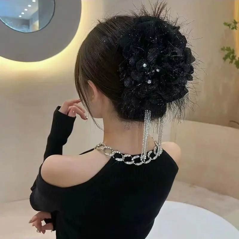 Pince à cheveux de requin noir brillant pour femme, pompon fleur moelleux, vêtements de sauna, pince à cheveux pour femme, style français, fête romantique, nouveau