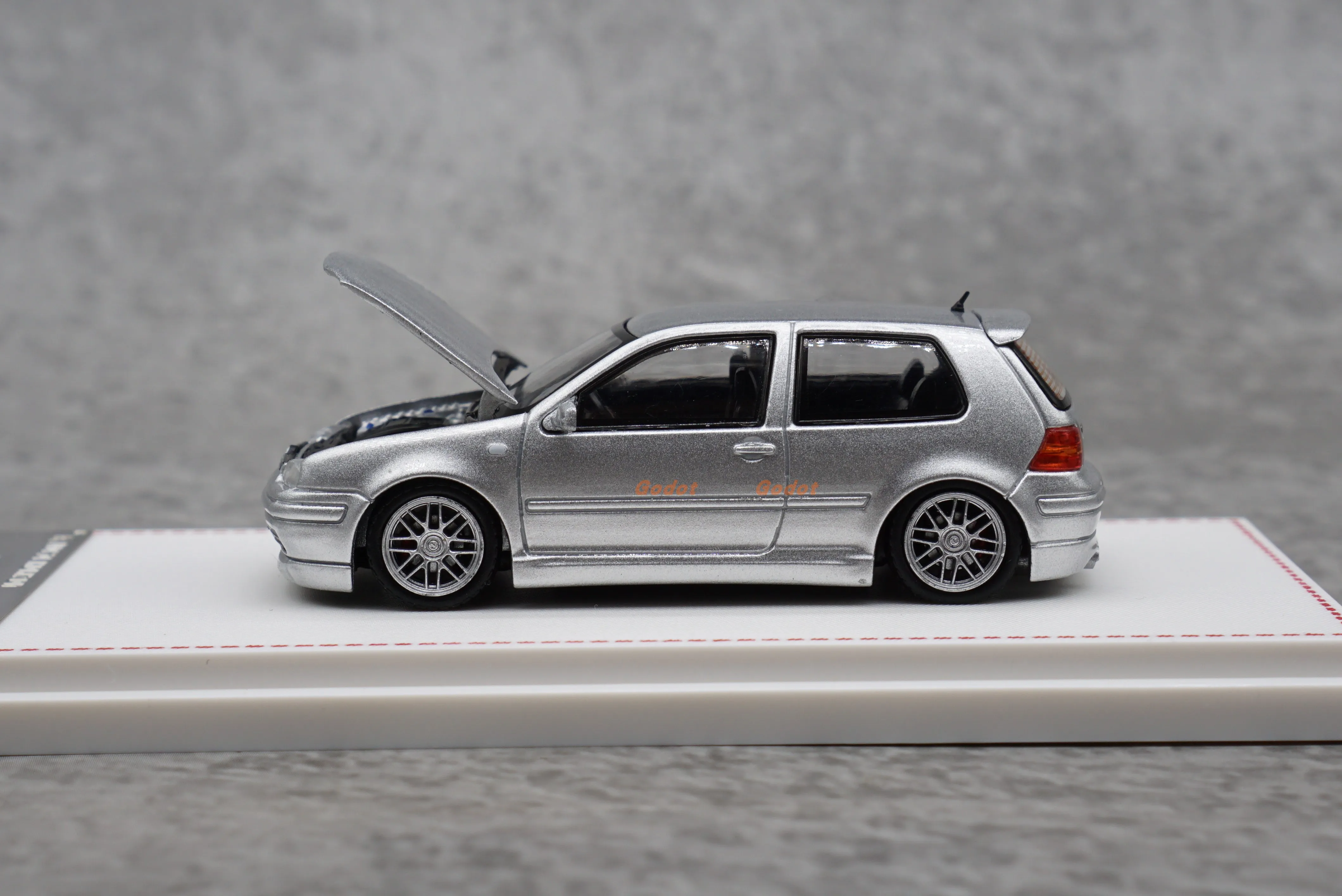 FH-juguetes de aleación fundida a presión para adultos, modelos de coches de Golf, motor abierto, cubierta clásica, regalo de recuerdo coleccionable, pantalla estática, escala 1:64, MK4, VW