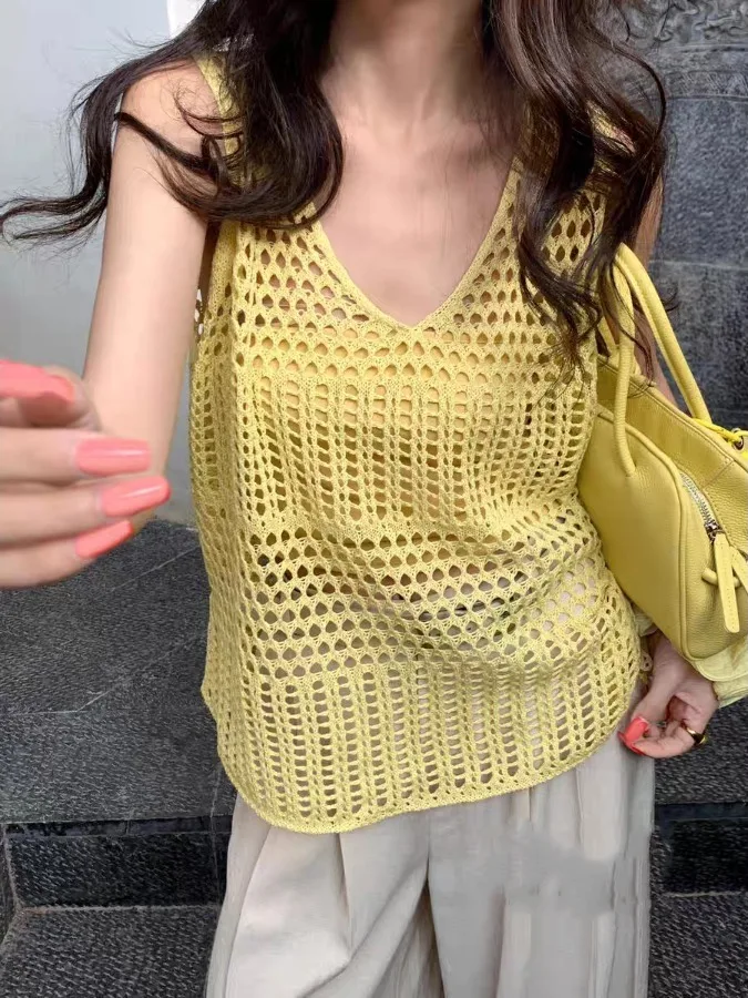 

Желтый ажурный вязаный топ на бретельках для женщин, летний, без рукавов, с V-образным вырезом, для многослойных образов, высококачественный, модный, свободного кроя