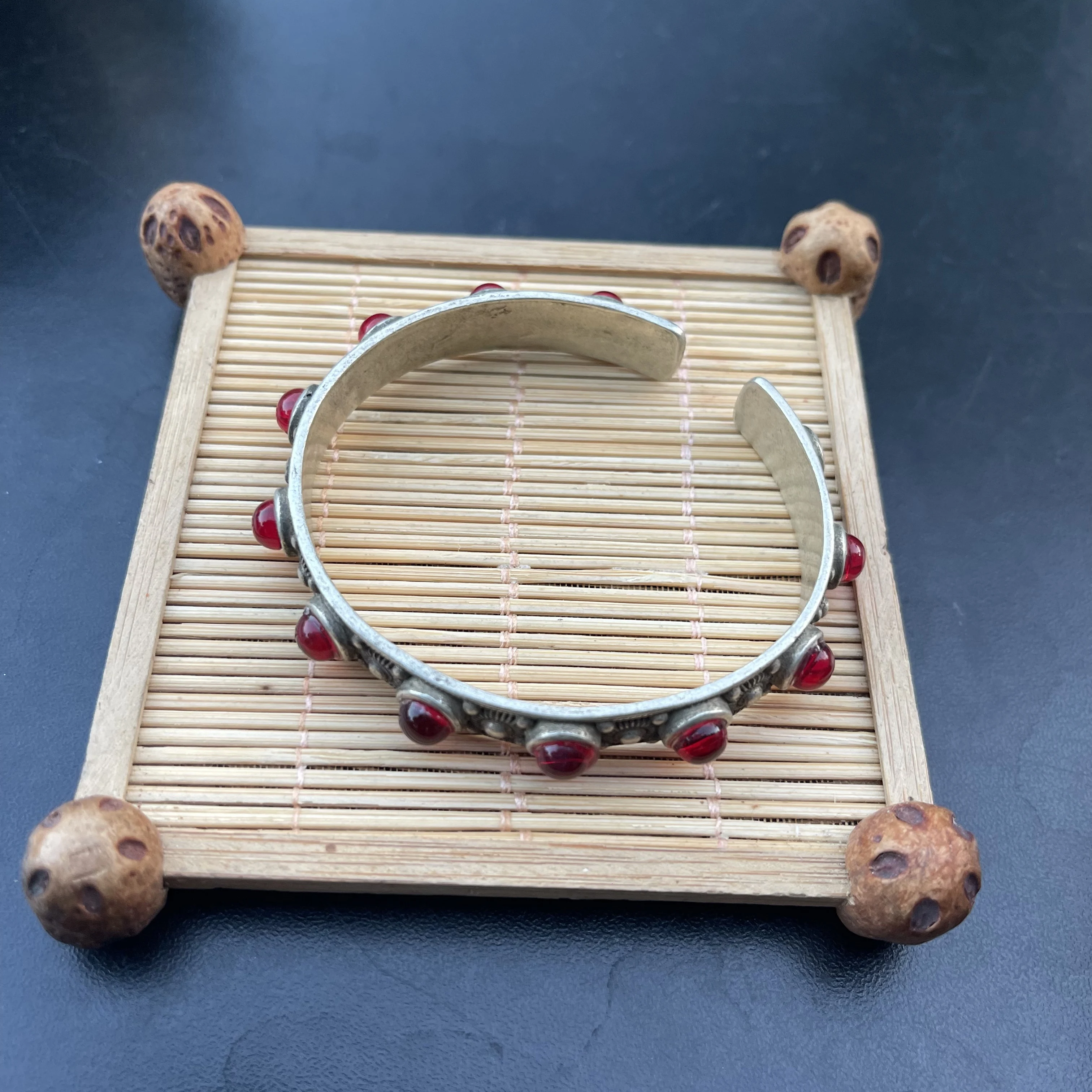 Vintage Ethnic Open Cuff Bangle Retro Tibetan Silver Bracelet Multi‑Inlaid Red Round Gemstone Bohemian Statement Wrist Jewelry f