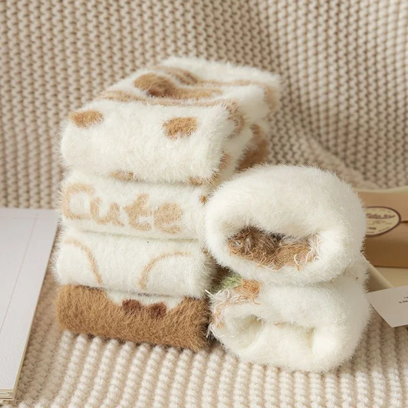 

Женские осенне-зимние бархатные носки из норки, толстые пушистые кофейного цвета, теплые коралловые бархатные носки в пол, средняя трубка, милые носки с рисунком медведя