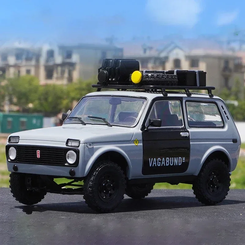 

Игрушечный автомобиль в подарок, модель масштаба 1:18, классический внедорожник Lada Niva, внедорожник, модель автомобиля из сплава для взрослых и фанатов, фестивальная коллекция, хобби