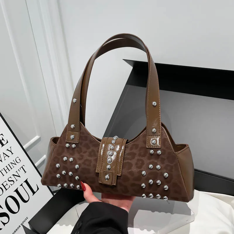 

Нишевая брендовая сумка с заклепками в стиле ретро для женщин, роскошная корейская модная сумка Y2k 2021, сумка на плечо для подмышек, женские сумки подмышками
