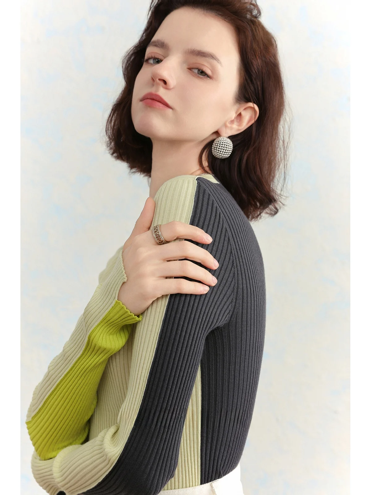 

Высококачественный цветной деконструктивный шерстяной трикотаж с 8 иглами Yangzi, ультратонкий шерстяной базовый слой, вязаный одяг для женщин