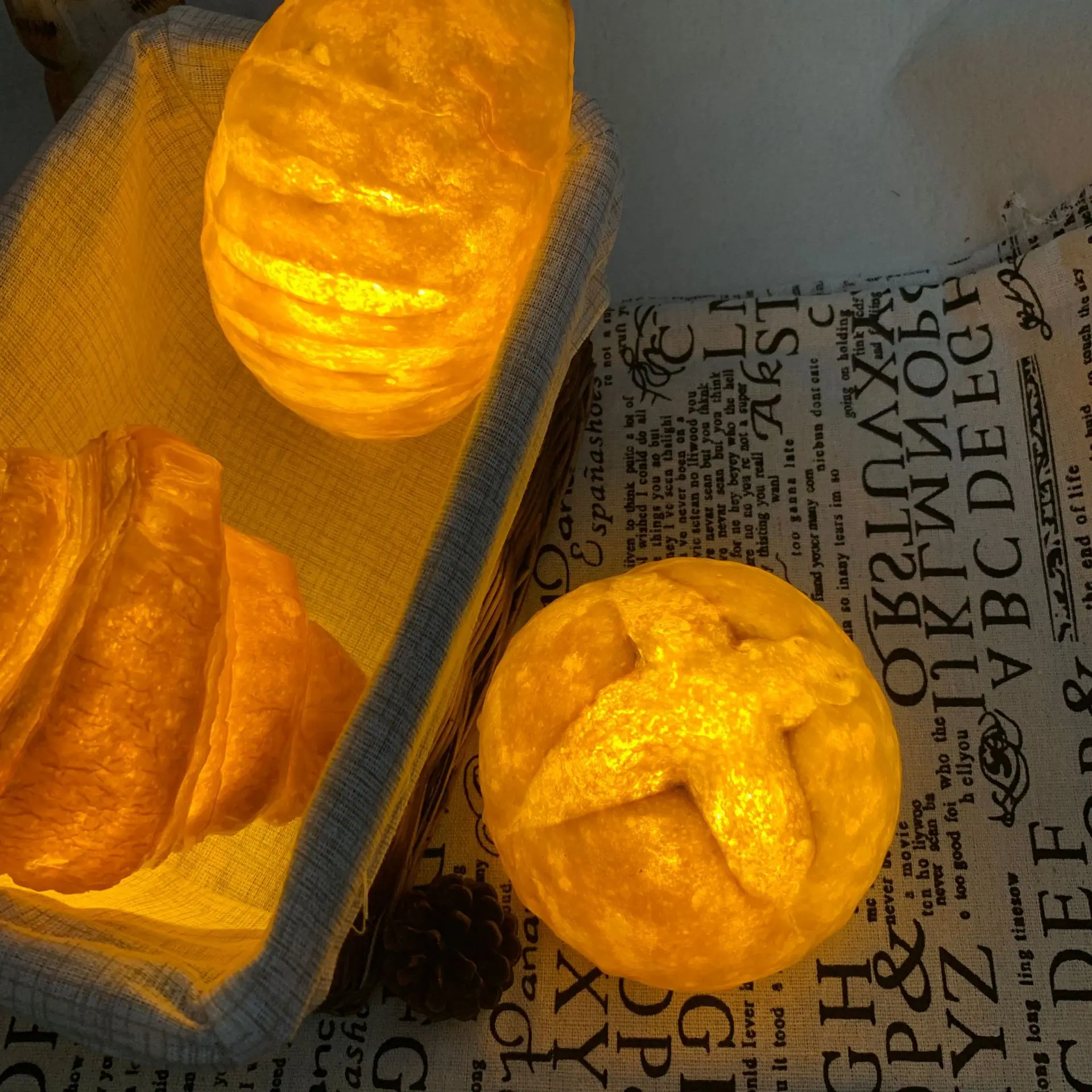 Artifical Croissant Bread Light Atmosphere Lamp LED Bread Lamp LED Night Light Cake Shop Decoration Great Gift