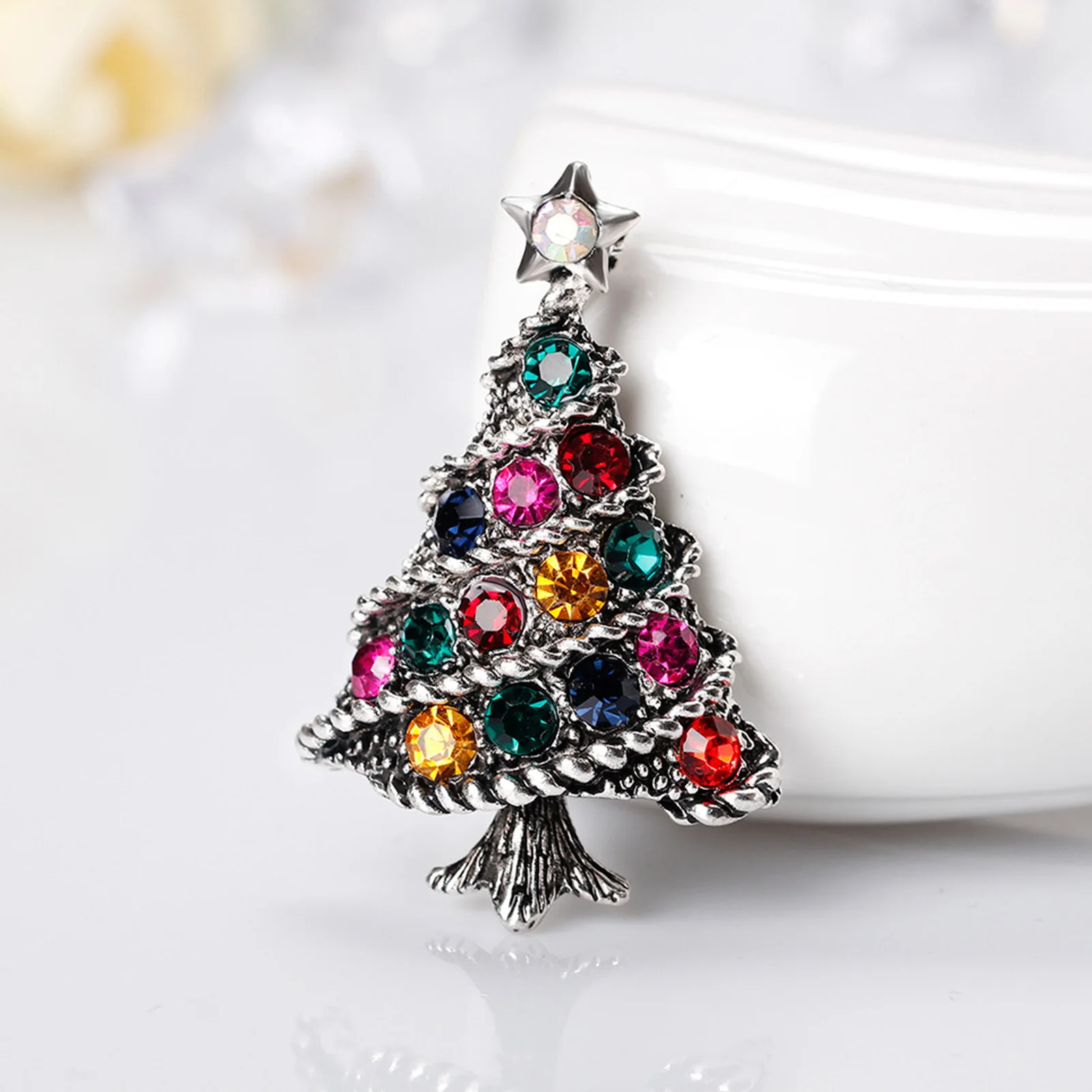 Christmas Tree Shaped Badge Pins Warm Christmas Atmosphere Brooch Pin for Family Friend Neighbor Gift