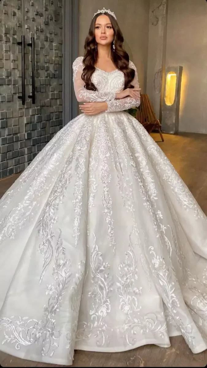 Elegant New Long Sleeve Ball Gown Wedding Dress V Neck Lace Up Back Embroidery Lace Princess Bridal Gown For Bride Customized