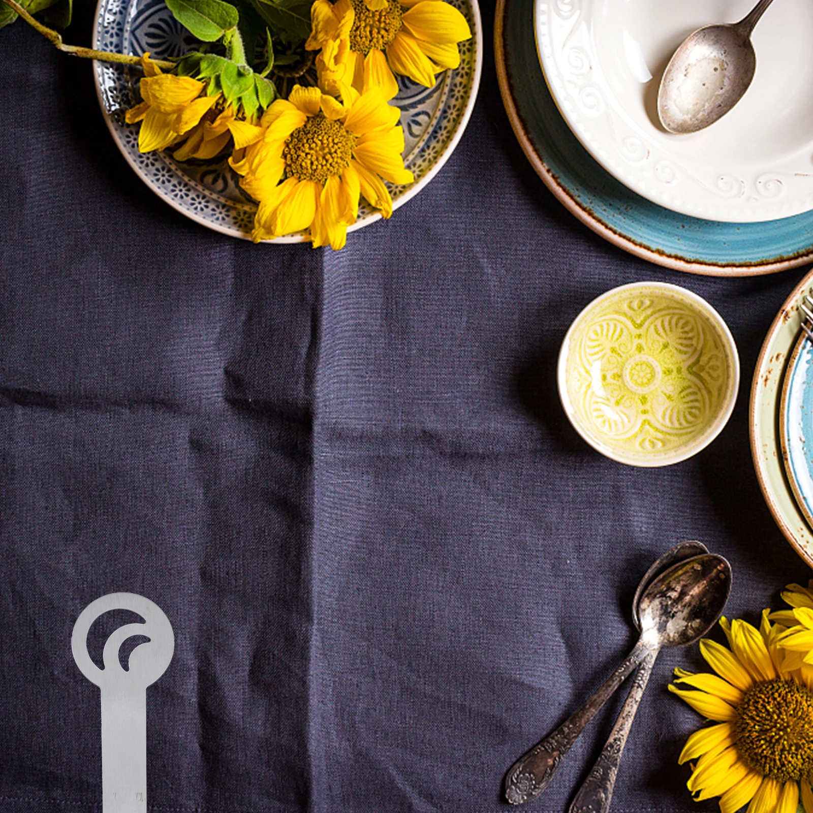 

4pcs Clips Stainless Steel Rust Proof Edge Protector Home Party Stainless Steel Tablecloth Clip Picnic Table Cover