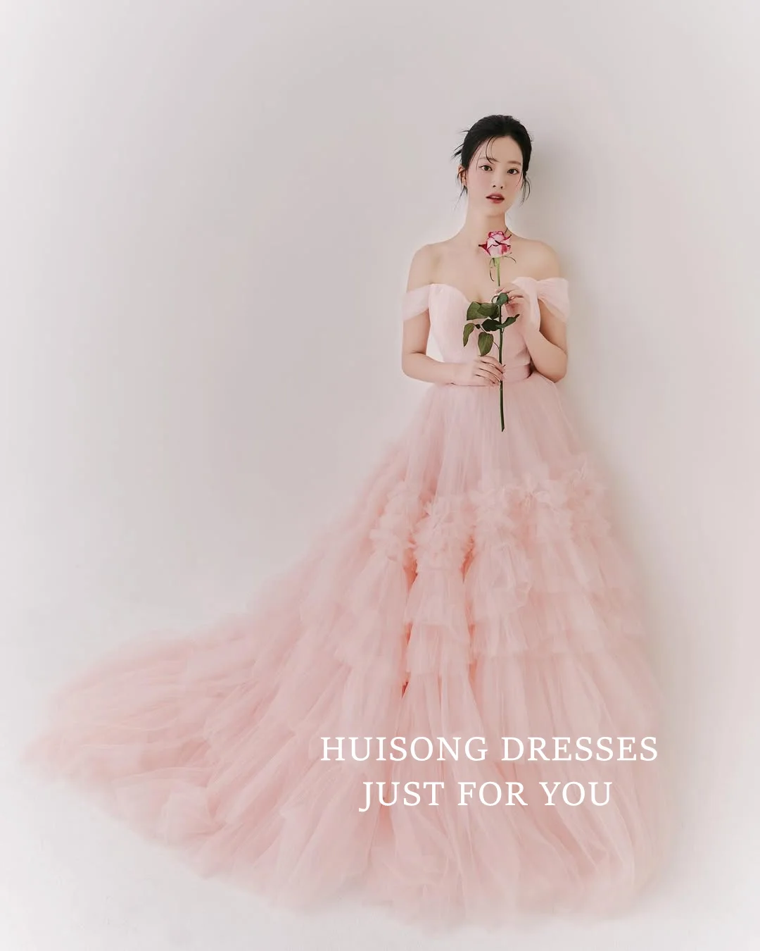 HUISONG Customized Pink Tiered Ruffles Tulle Korean Wedding Dress Off the Shoulder A-Line Bridal Gown Wedding Photo Shoot Gown