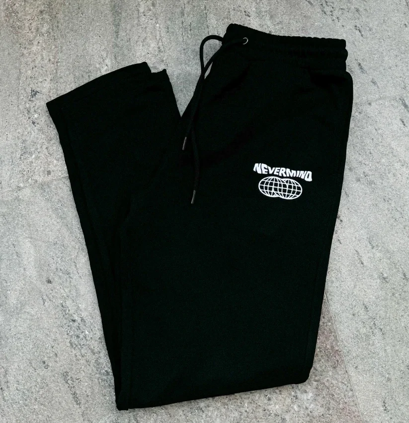 

Мужские хлопковые джоггеры Nevermind, свободный крой, повседневные спортивные черные, белые, минималистичный логотип, летний тренд 2021.