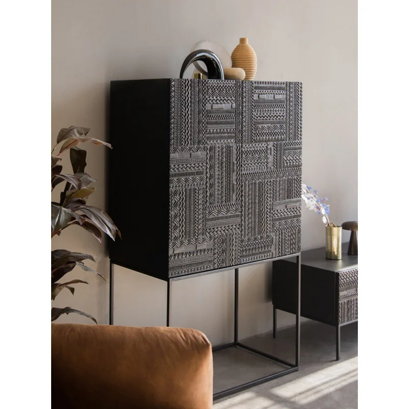 Aus Teak geschnitzter Esszimmerwein mit hohem Eingang