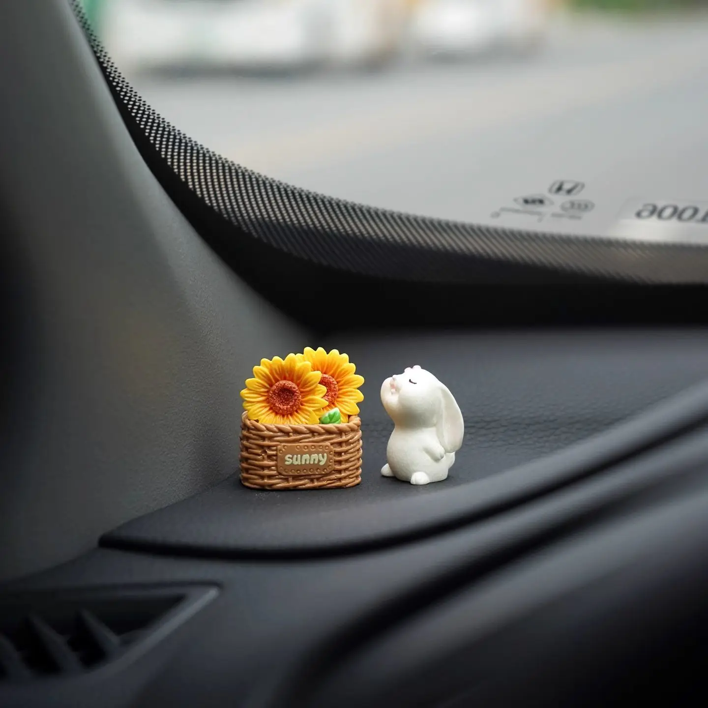 

Sunny Sunflower Flower Basket Car Decoration Small Ornament Window Display Screen Car Mini Cute Jewelry