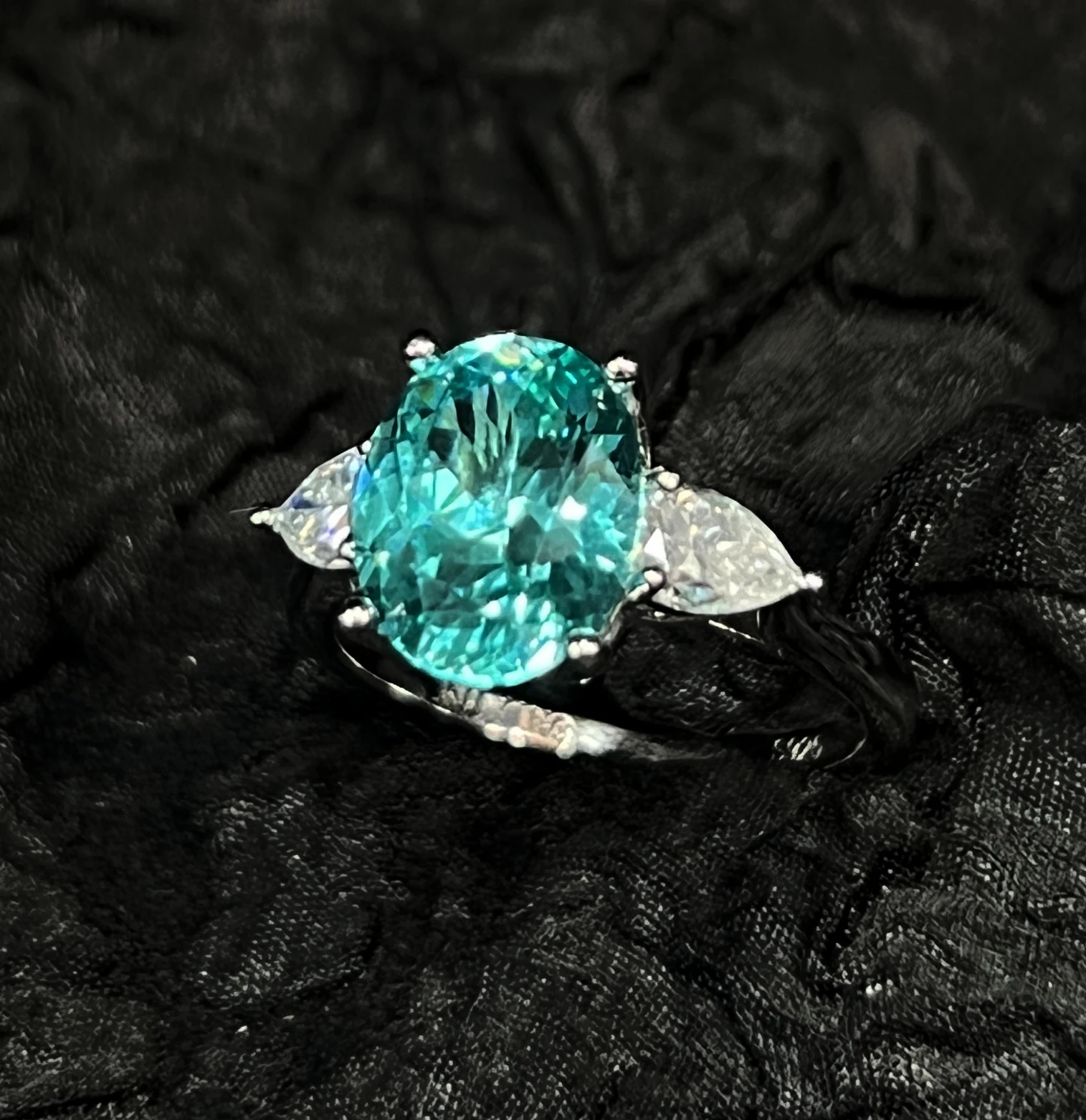 

Cultivate a Paraiba S925 sterling silver women’s ring with moissanite inlays for a luxurious feel.