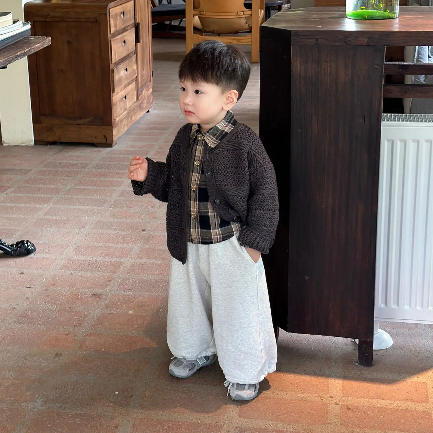 

Новинка 2023 года, свитер для девочек, осеннее платье, детский серый полый вязаный кардиган в стиле ретро, женский вязаный топ для малышей