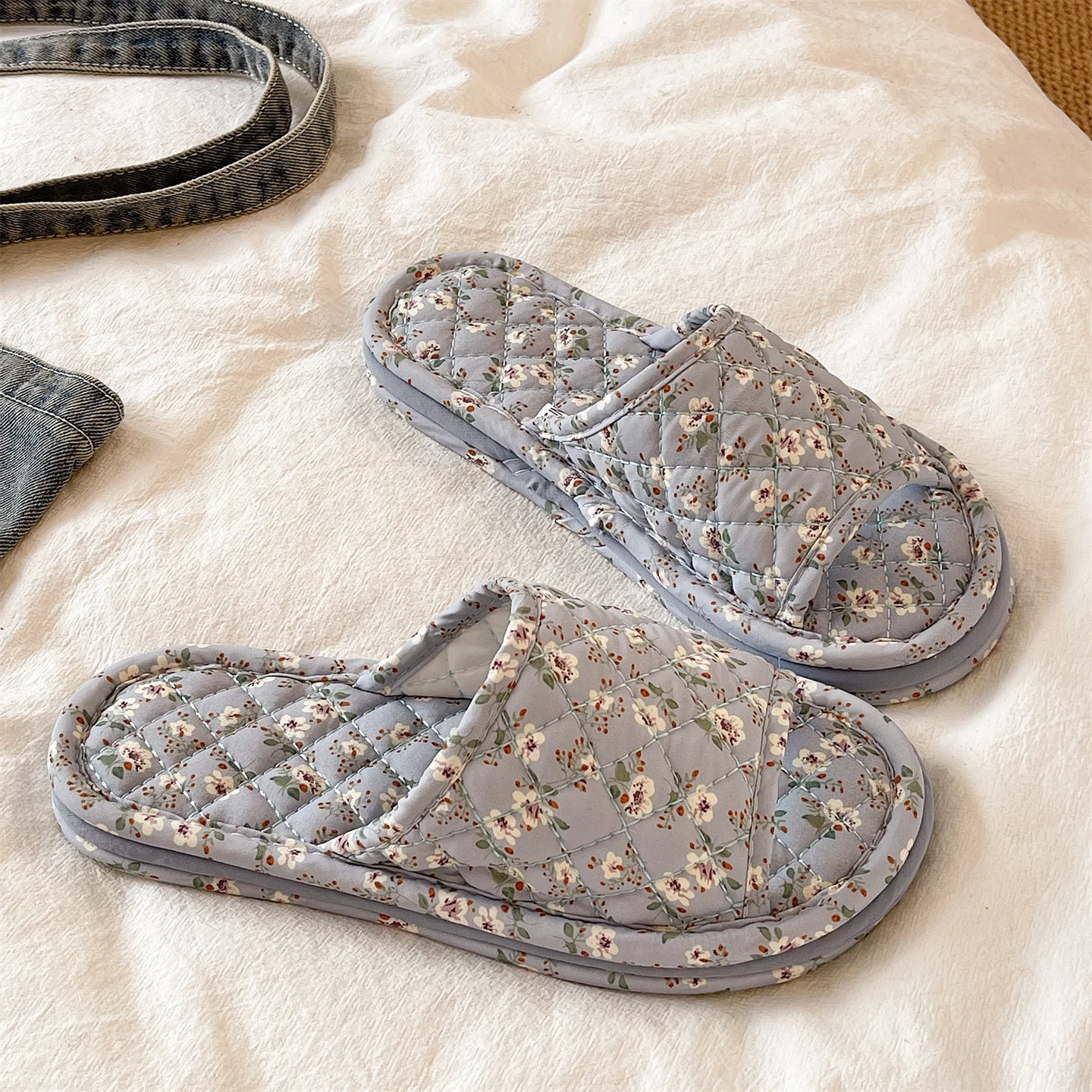 

Home Use Silent Slippers 2025 Fabric Slippers New Three-layer Thick Bottom Breathable Machine Washable Comfortable House Shoes