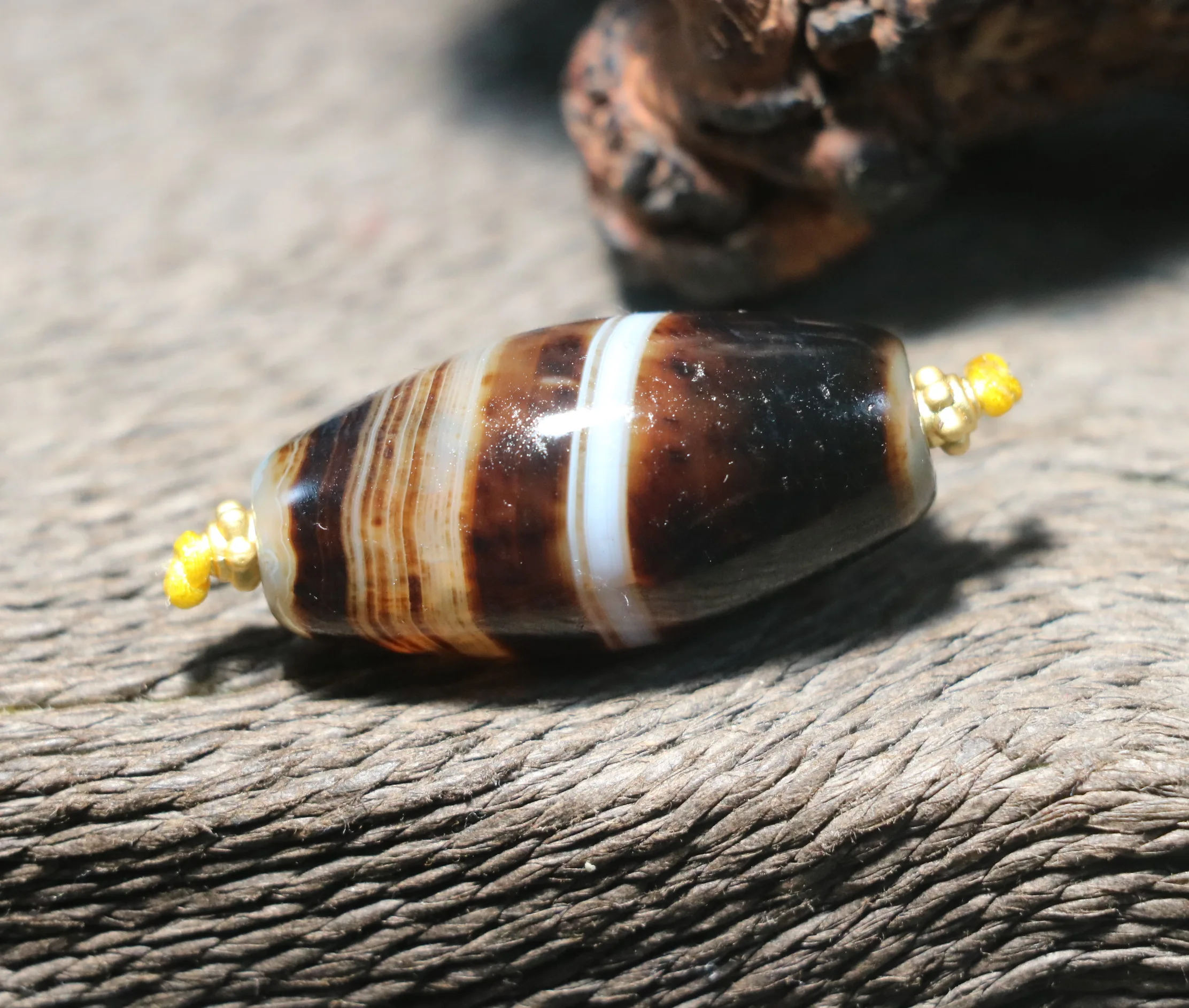 DUJIACHANPIN الطاقة التبتية القديمة العقيق الطبيعي دودة القز خط كبير غني dZi قلادة بها خرزات جوهرة تميمة الكنز مجوهرات