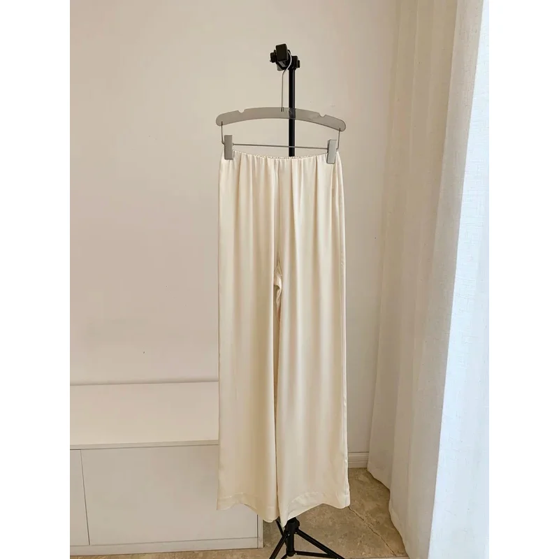 

The new model comes with a soft light filter, gentle yet stylish champagne colored silk pants