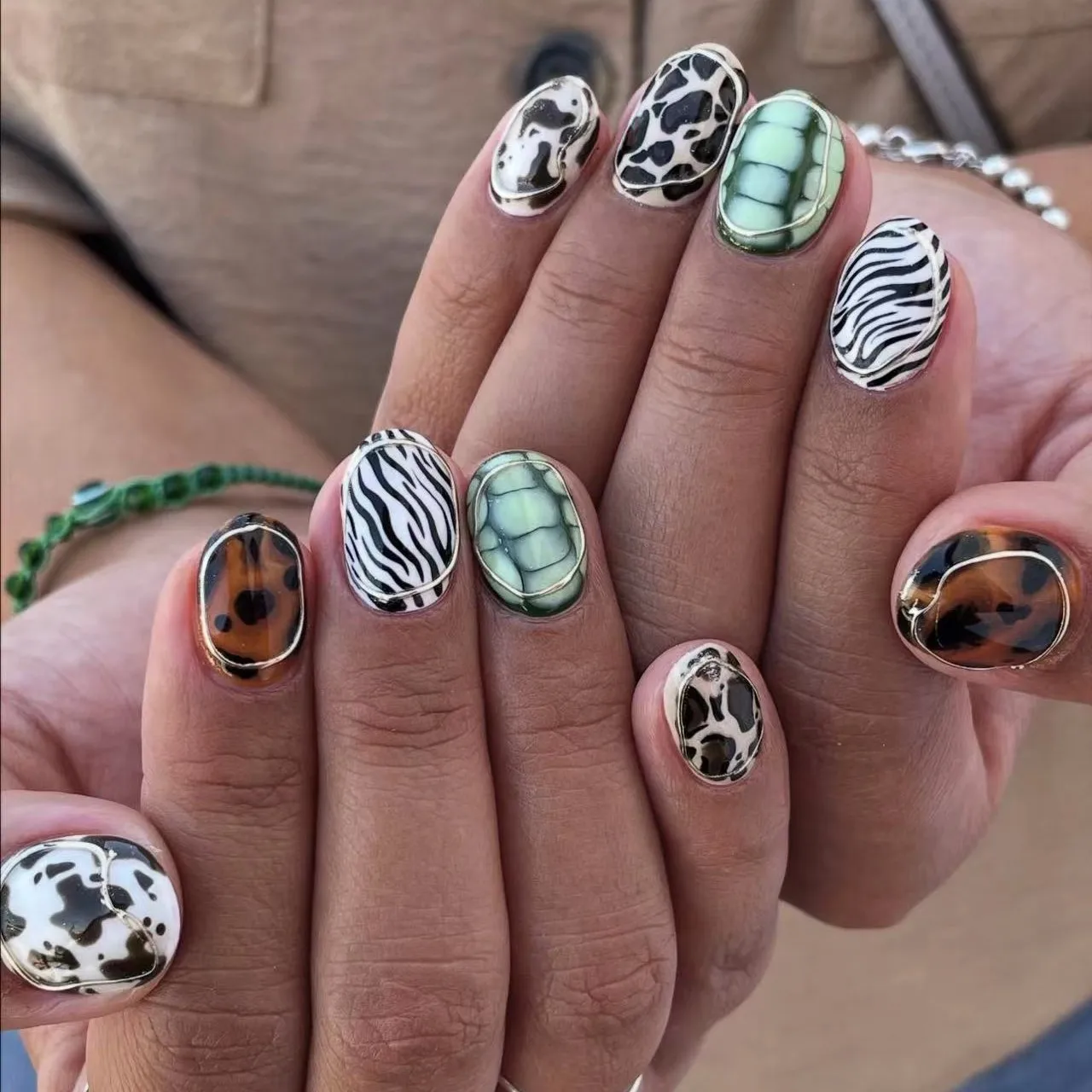 24 pçs animal impressão design irregular imprensa em unhas falsas curto cabeça redonda cobertura completa dicas de unhas linha dourada unhas falsas reutilizáveis
