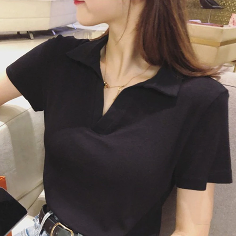 تي شيرت نسائي بأكمام قصيرة بقصة ضيقة لقميص البولو بنمط رقبة على شكل حرف V من نسيج البوليستر بلون سادة مناسب للاستخدام اليومي