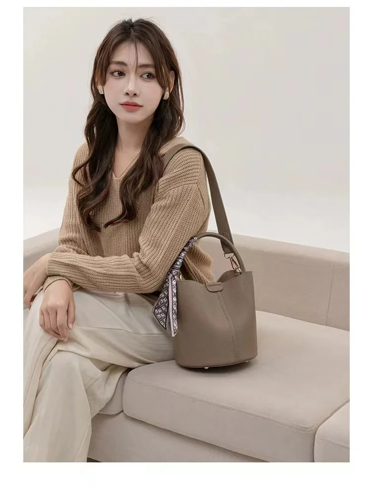 2024 New Niche Designer Luxury Retro Bucket Bag High-end Fashion Handbag Casual And Versatile Shoulder Bag Trendy Fashion Bag