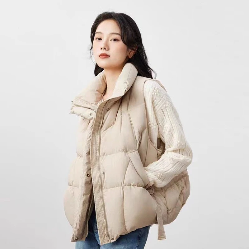 La versione coreana della moda piumino da donna indossa un nuovo gilet termico leggero con streamer triangolare in piuma d'anatra bianca