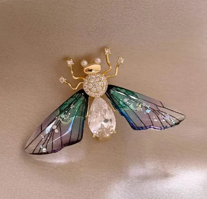 Vintage Transparent Acrylic Bee Butterfly Brooches For Women Exquisite Simulation Animal Brooch Pins Party Office Jewelry Gifts