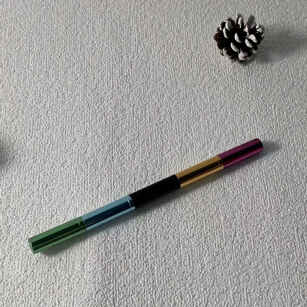 4 IN 1 多機能メイクブラシセット メイクアップガジェット 取り外し可能なリップアイシャドウブラシ スポンジアイシャドウブラシ 家庭旅行用