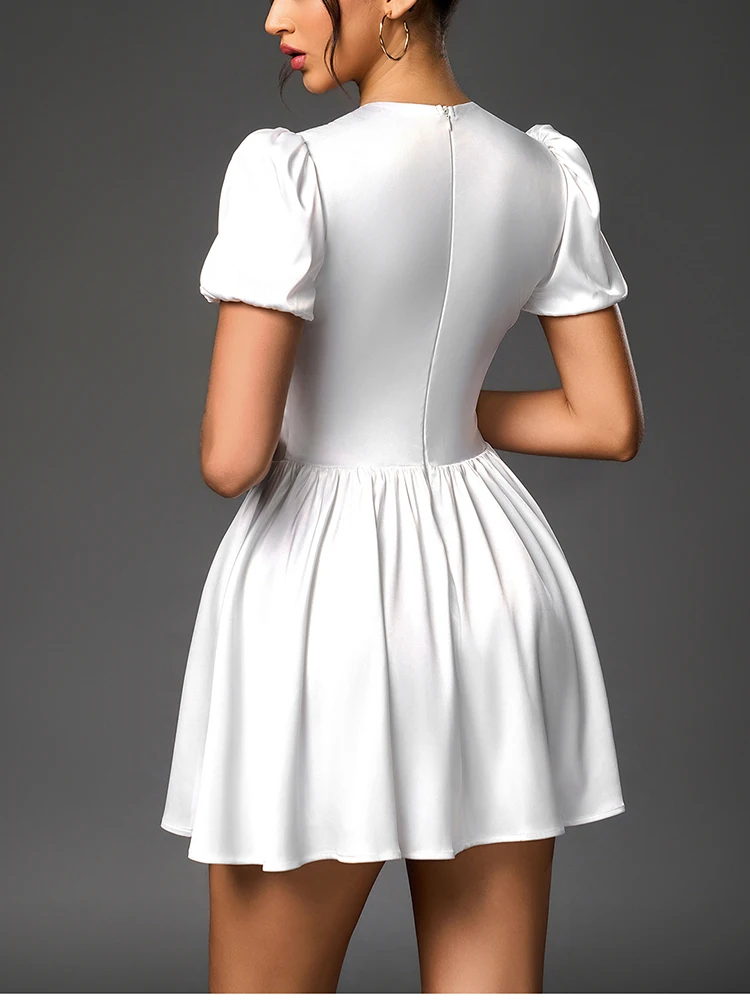 NewAsia Abito corto da donna elegante in raso bianco con scollo a V e maniche a sbuffo Mini abiti estivi a pieghe a trapezio per la festa nuziale