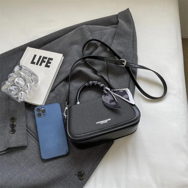 Modna damska torba crossbody wykonana z wysokiej jakości skóry o eleganckim, modnym stylu vintage. ​