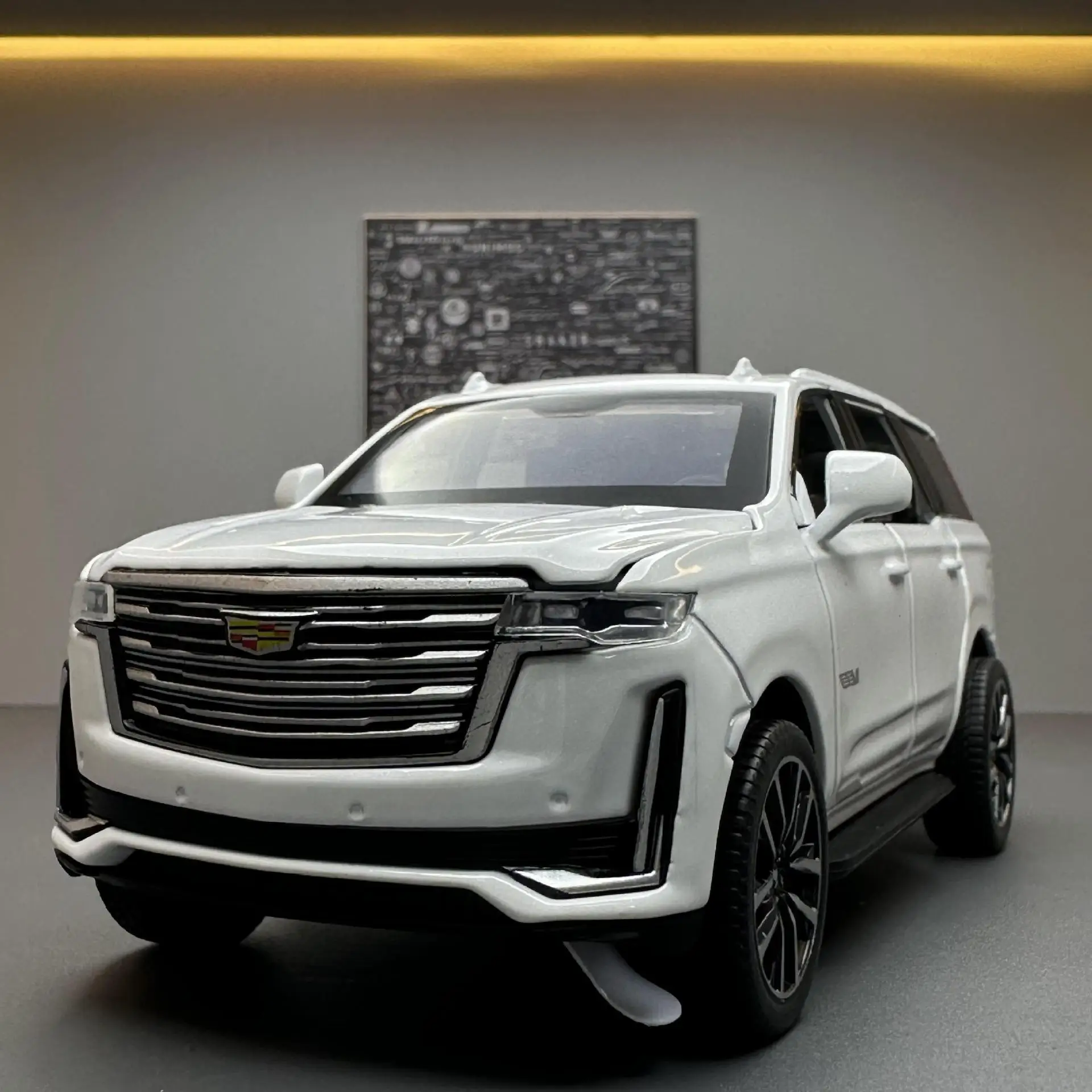 Cadillac Escalade – modèle de voiture en alliage, Collection de Simulation, jouet d'ornement, véhicule tout-terrain, son et lumière, 1:32